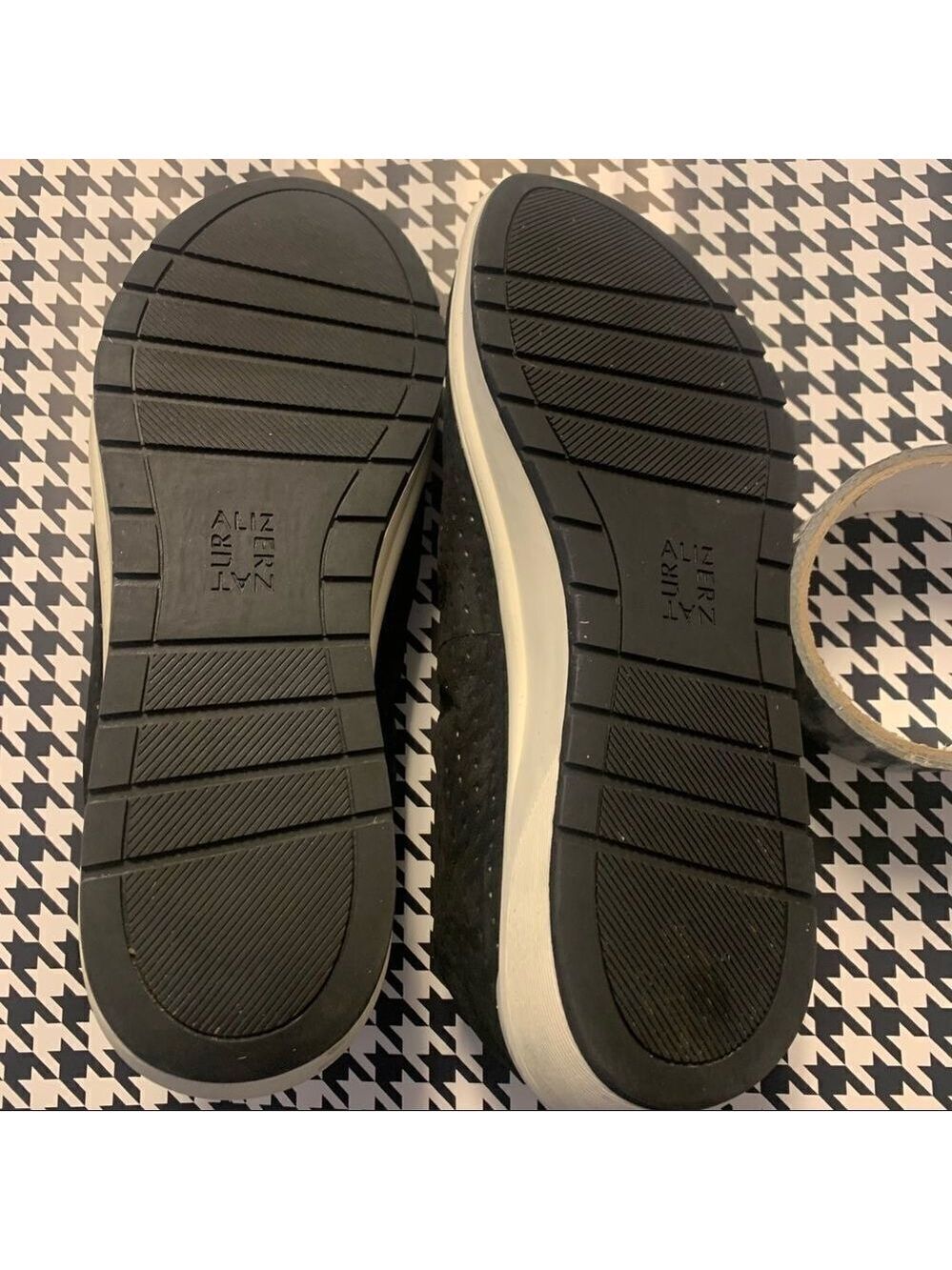Naturalizer Philippe slip on sneaker 9.5, black with white soles - Picture 3 of 8